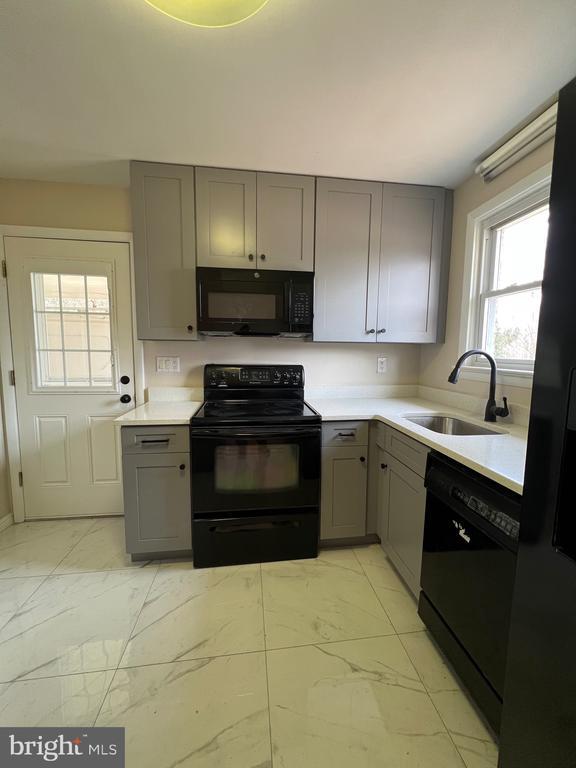 Foto del edificio - 101 Captain Brendt Dr