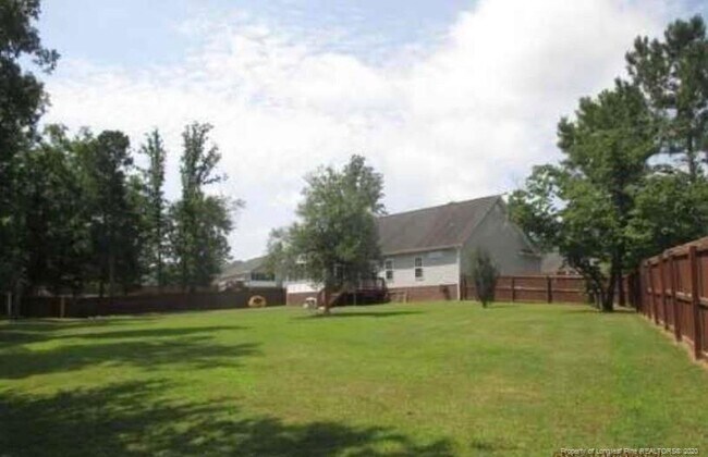 Building Photo - 208 Cross Creek Dr