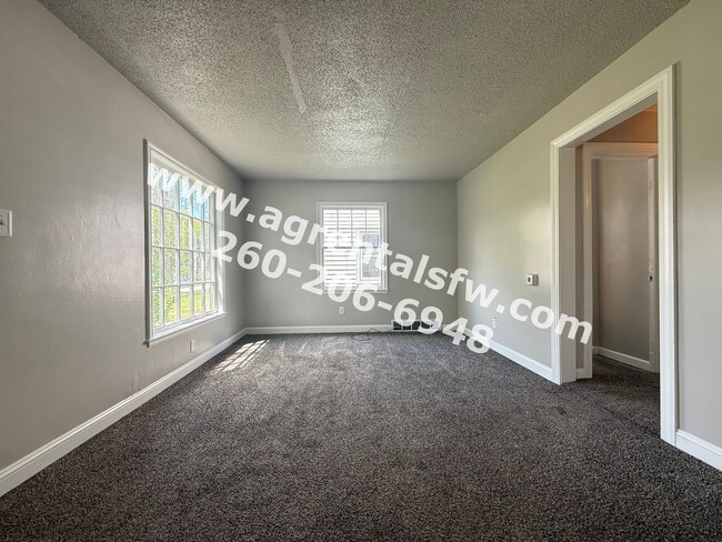 Building Photo - 2 Bedroom House