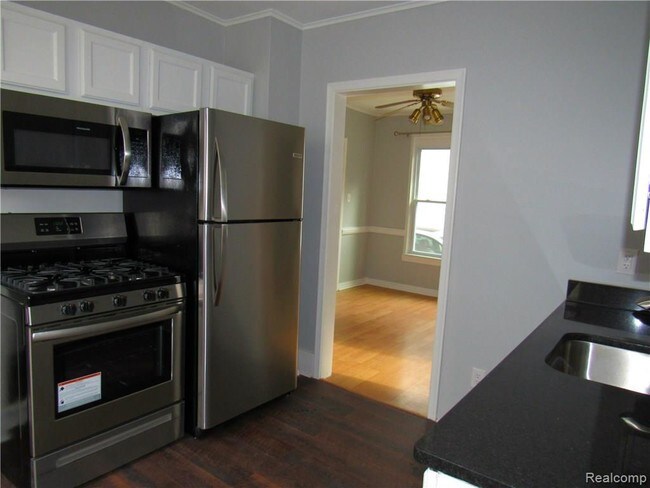 Building Photo - 415 Laprairie St