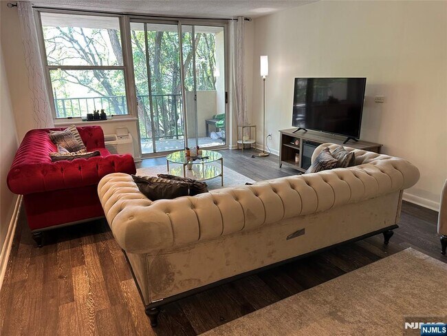 Foto del edificio - 200 Grand Cove Way