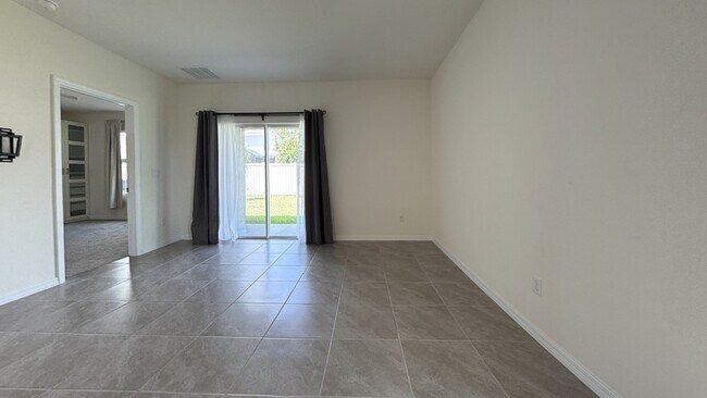 Foto del edificio - 5699 Chorleywood Ln