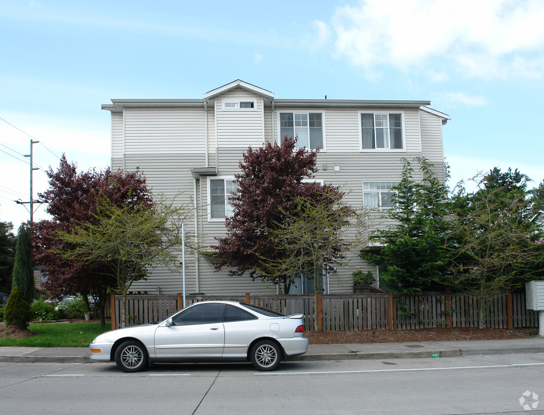 Foto del edificio - Crown Hill Court Apartments