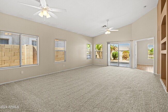 Building Photo - 10806 W Almeria Rd
