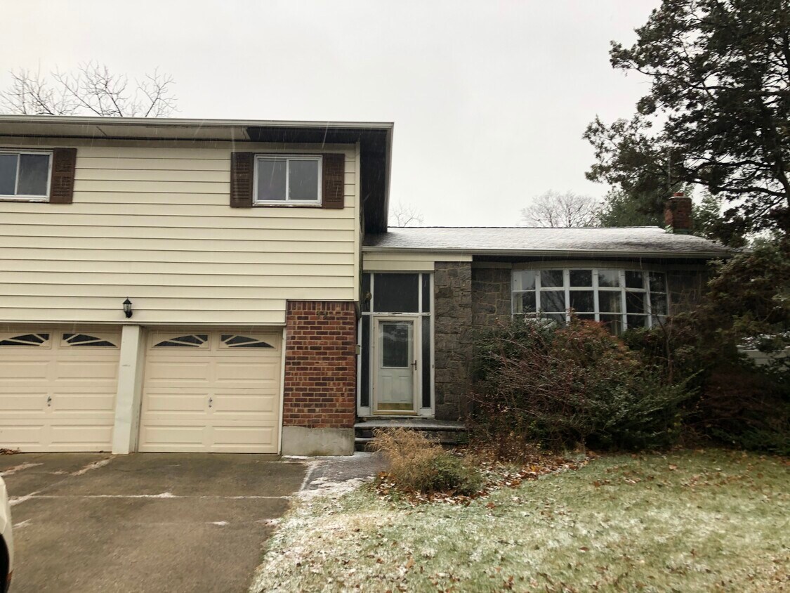11 Birchwood Park Dr, Jericho, NY 11753 House for Rent in Jericho, NY
