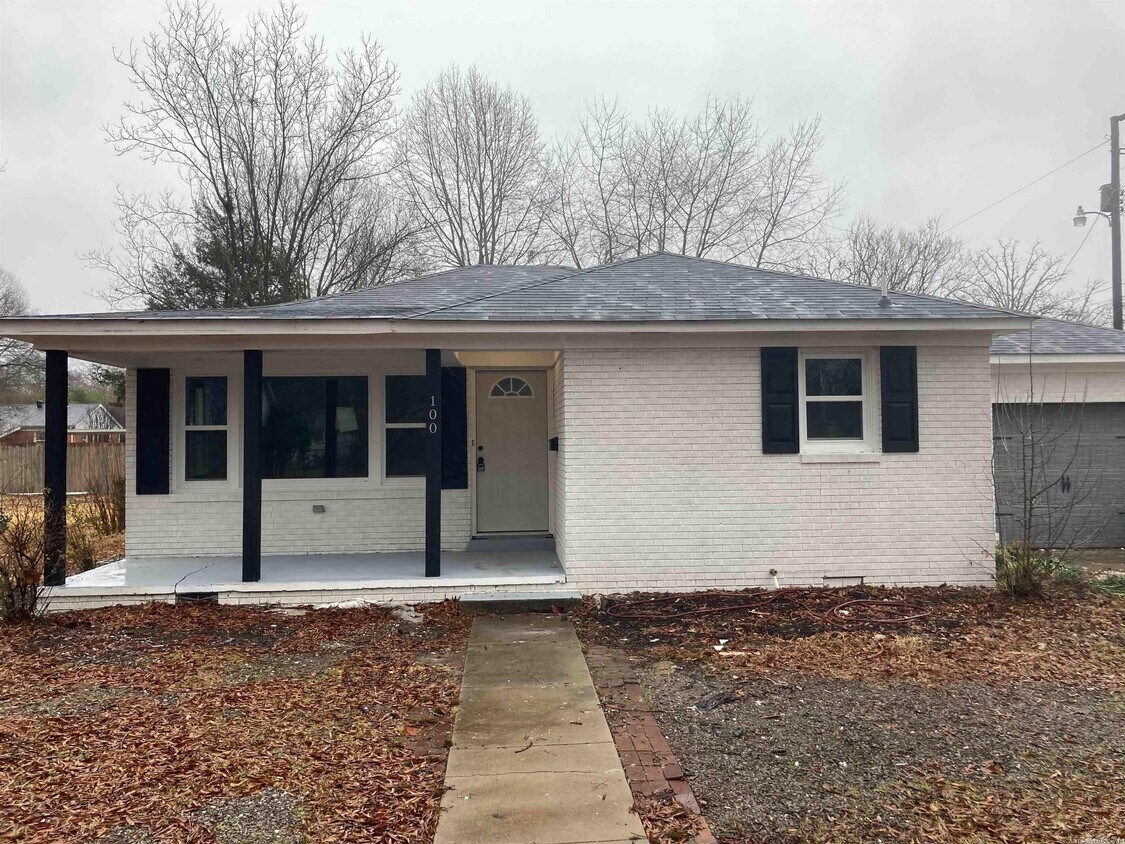 Primary Photo - 100 N Olive St