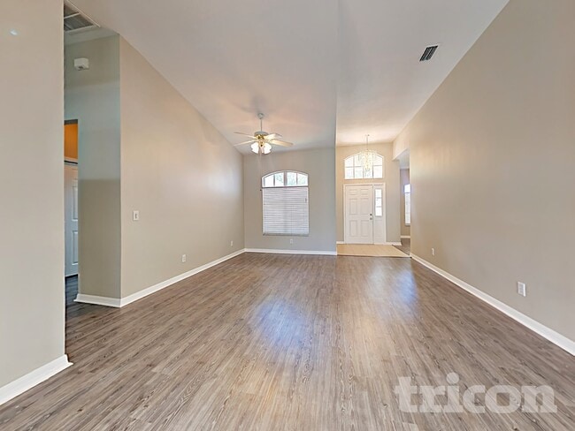 Building Photo - 11723 Grove Arcade Dr