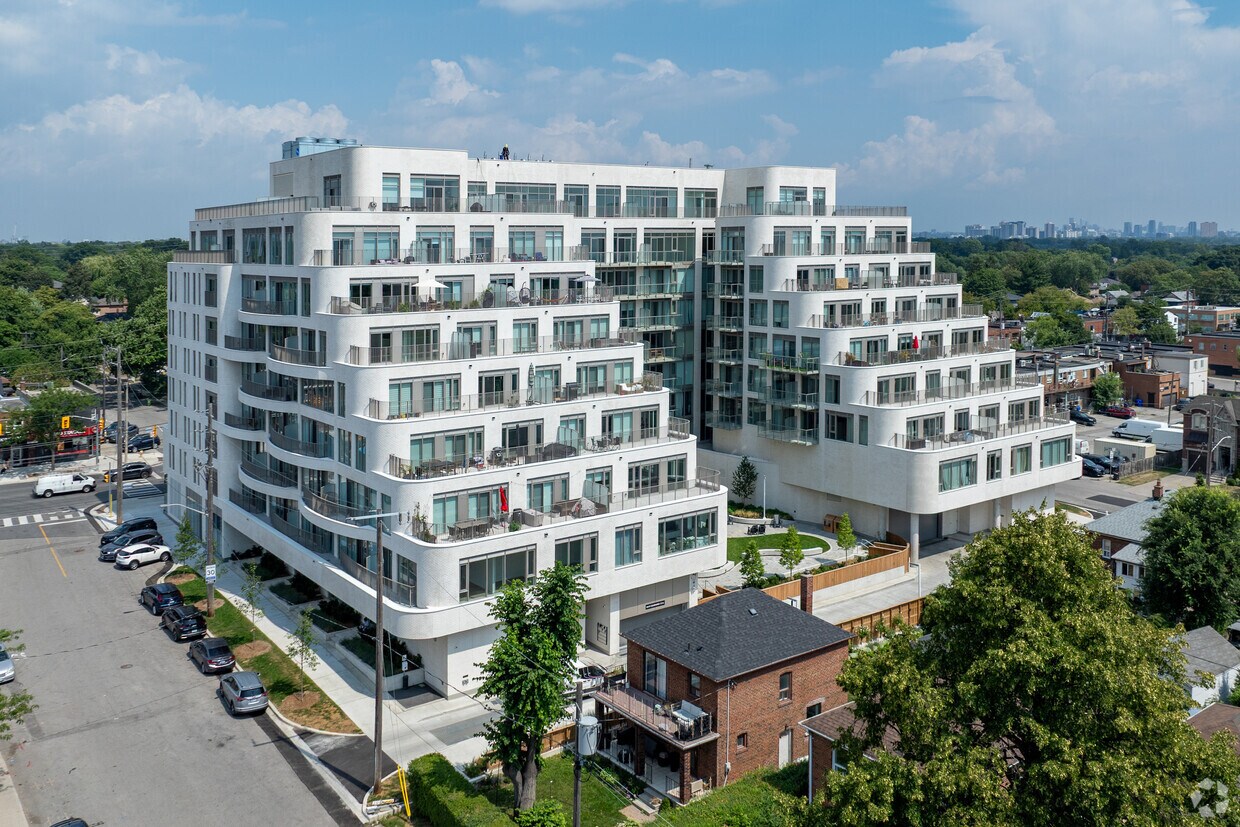 Photo du bâtiment - Reina Condos