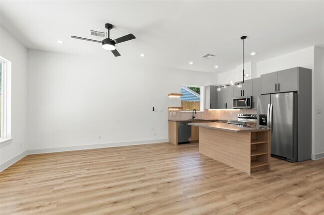 Foto del edificio - 3614 Rebecca St