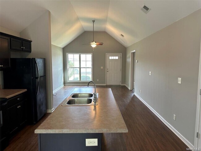 Foto del edificio - 6320 Burbank Crossing Loop