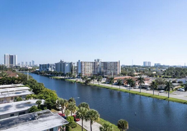 Building Photo - 2025 NE 164th St