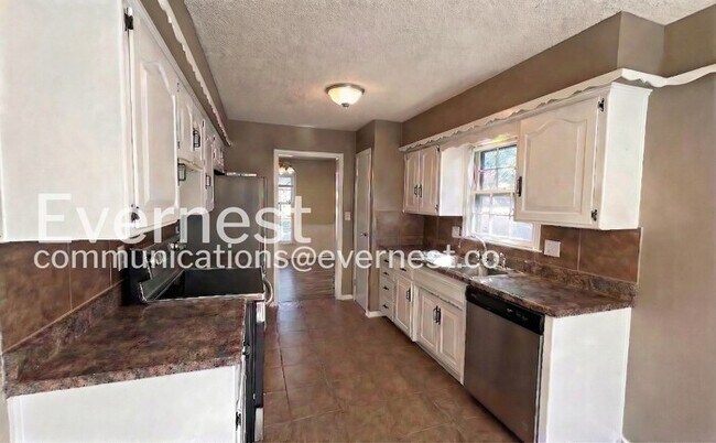 Foto del edificio - 13002 Crystal Ave