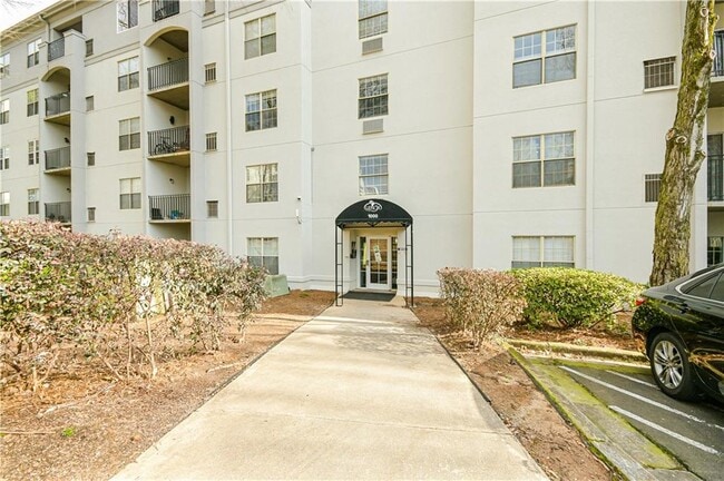 Foto del edificio - 970 Sidney Marcus Blvd NE