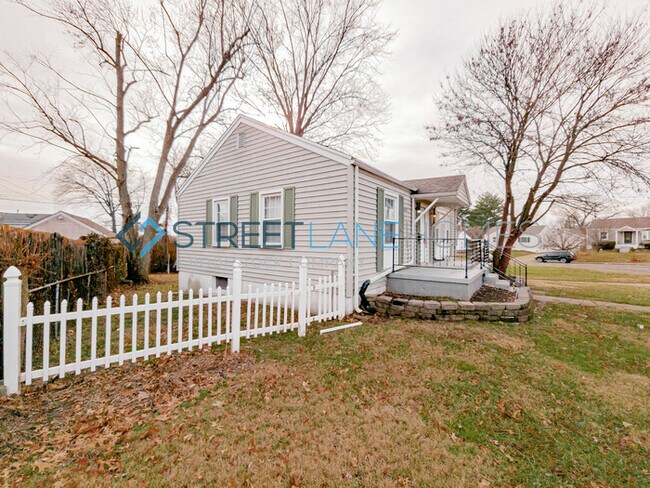Building Photo - NOW OFFERING $250 OFF THE FIRST FULL MONTH...