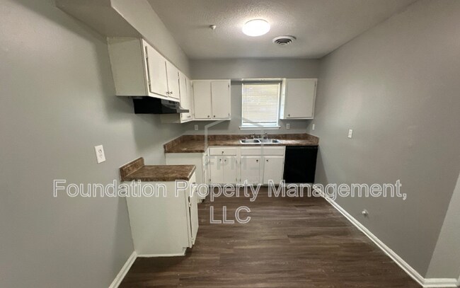 Building Photo - 4100 Maumee St
