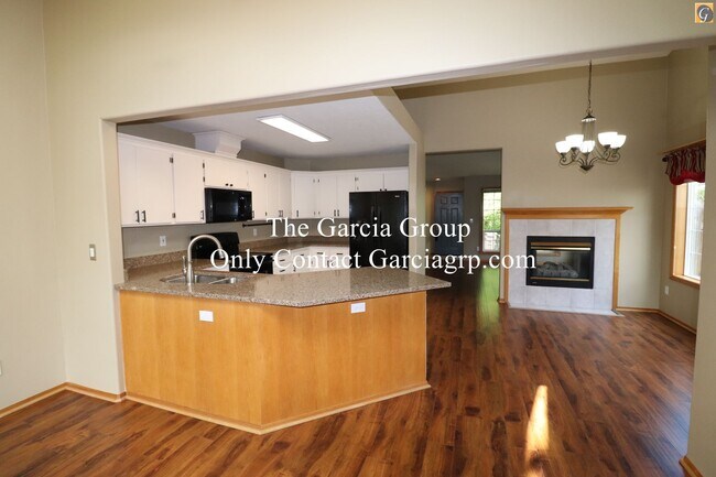 Building Photo - Single Story Tualatin Home with Private Pa...