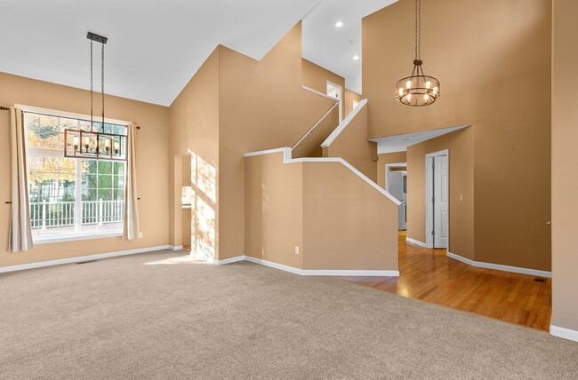 Building Photo - Si View Neighborhood 4 bedroom 2.5 bath oasis