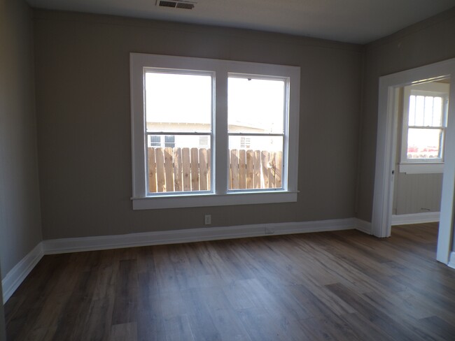 Building Photo - 1616 Fulton Ave SW