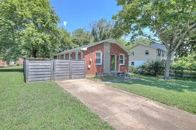 Foto del edificio - 3104 Greggwood Dr