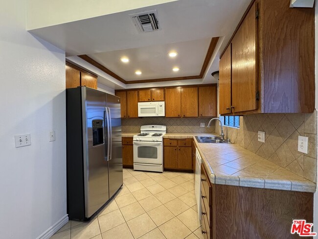 Building Photo - 1007 5th St