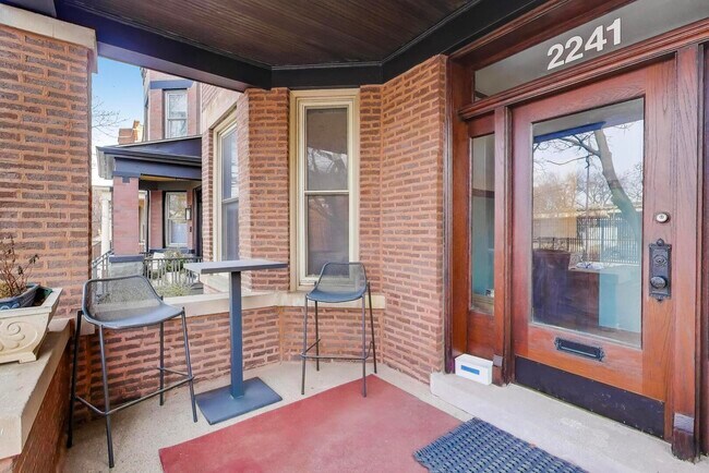 Foto del edificio - 2241 W Eastwood Ave