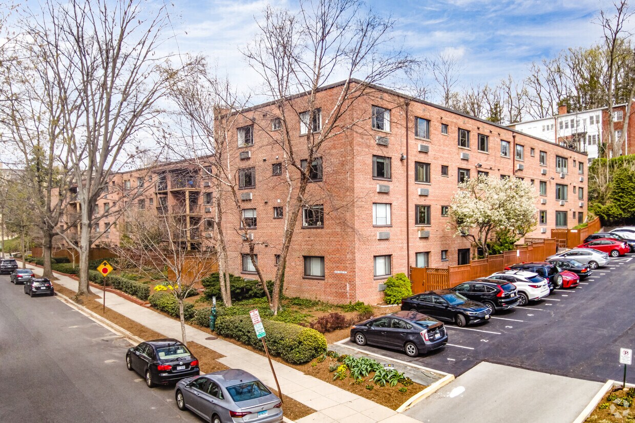 Primary Photo - 4114 Davis Pl NW
