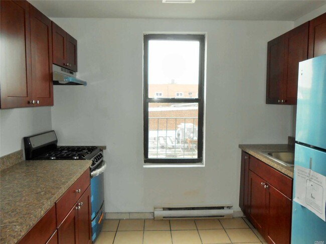 Foto del edificio - 204 Sunrise Hwy