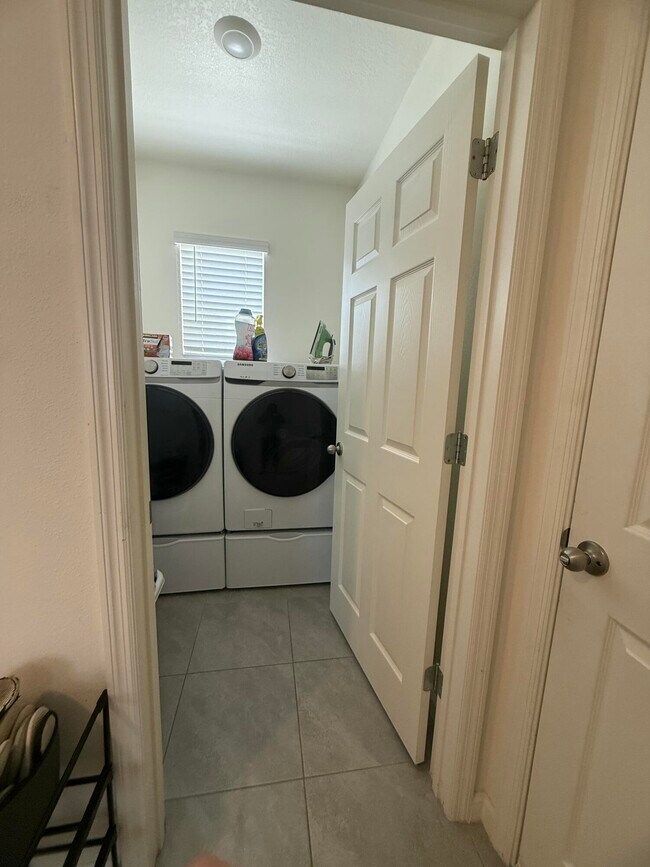 Building Photo - 12251 Nettuno Wy