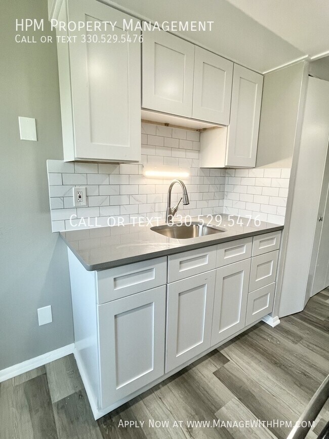 Foto del edificio - 883 Bryant Ave