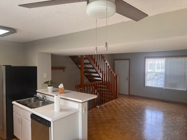 Foto del edificio - 5125 Singleton Dr