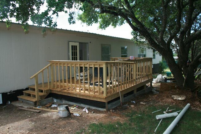 Building Photo - 104 Lonesome Ln