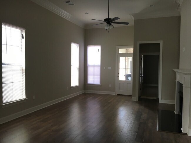 Foto del edificio - 14086 Knoll Park Pl