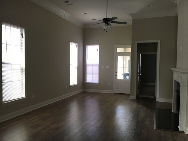 Foto del edificio - 3 br in Lexington! Lots of upgrades!