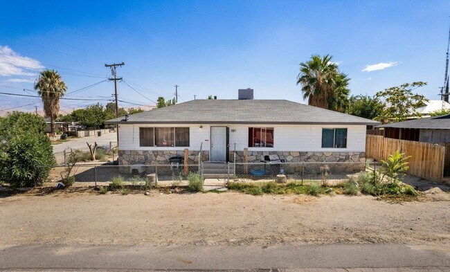 Foto del edificio - 3 Bed 1 Bath Home Maricopa