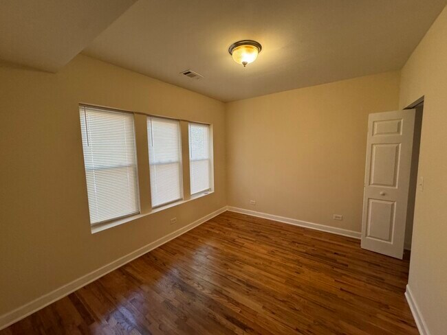 Building Photo - 2257 W Rosemont Ave