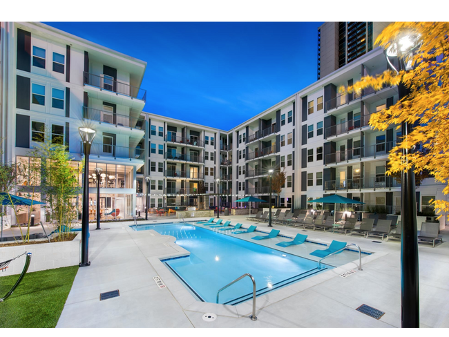 Spectrum on Spring - Spectrum on Spring Apartments