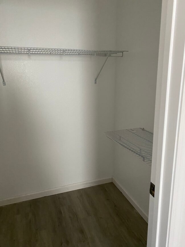 Large walkin closet - 2602 Willow Oak Ct