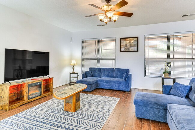 Building Photo - 878 Loma Pinon Loop