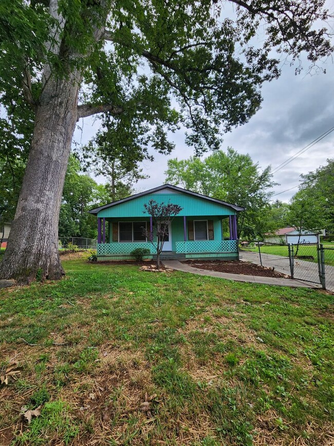 Foto del edificio - West Asheville Bungalow