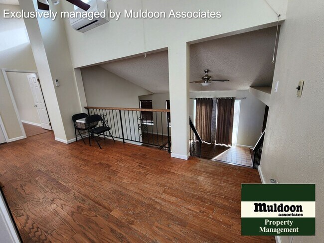 Foto del edificio - Great Pueblo West Tri level ready now!