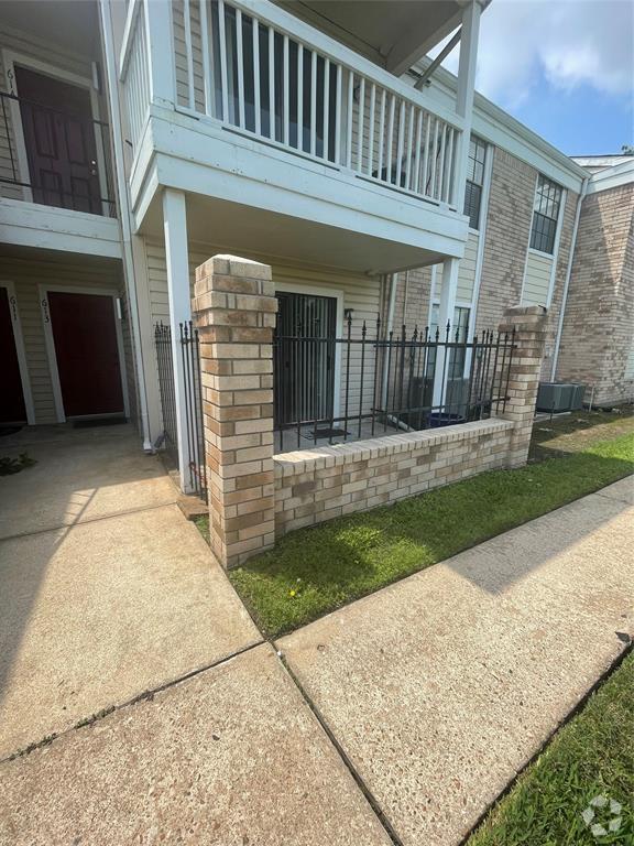 Building Photo - 2750 Holly Hall St