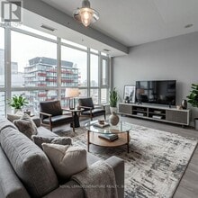 Building Photo - 199 Richmond St W