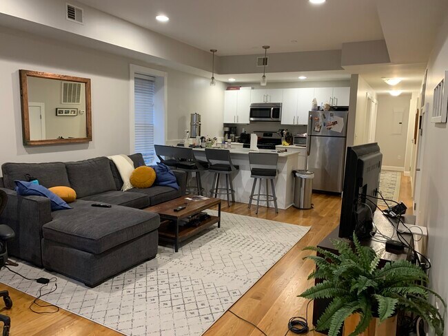 Building Photo - 49 Kent St