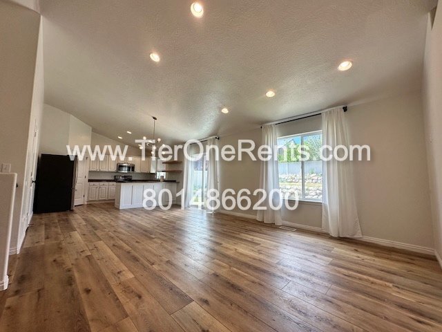 Foto del edificio - This property offers a NO DEPOSIT option available for qualified renters!