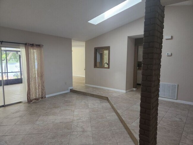Building Photo - Waterfront home on Lake Hill in Lockhart n...