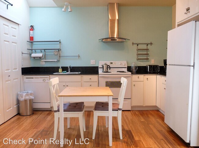 Building Photo - 1 br, 1 bath House - 5716 SE 21st Ave
