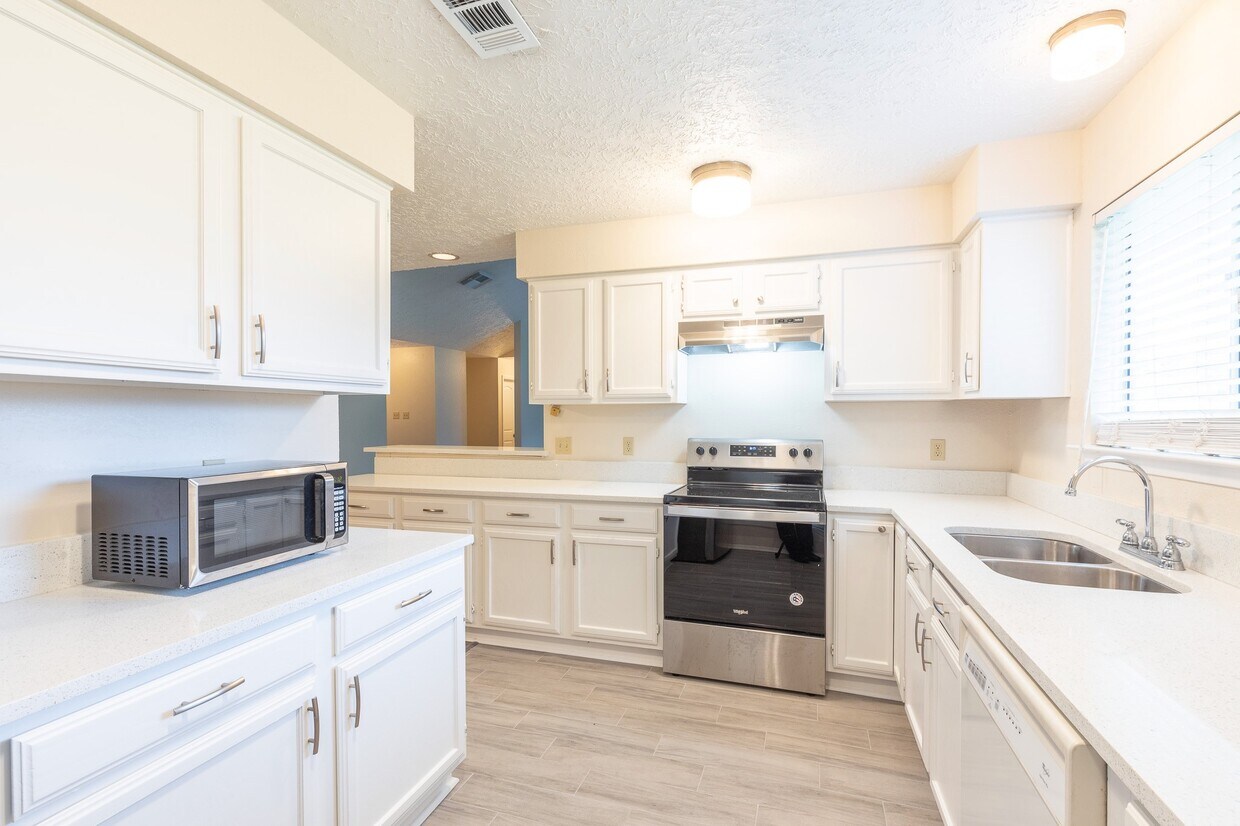 Foto del edificio - 2799 Wood Hollow Dr