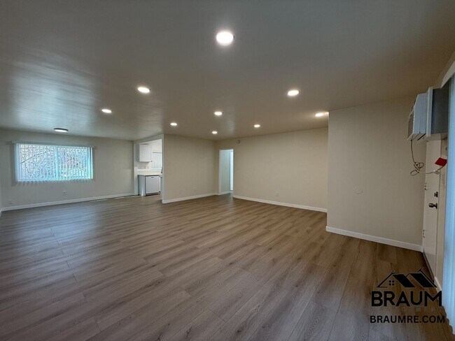 Foto del edificio - 5611 Fulcher Ave