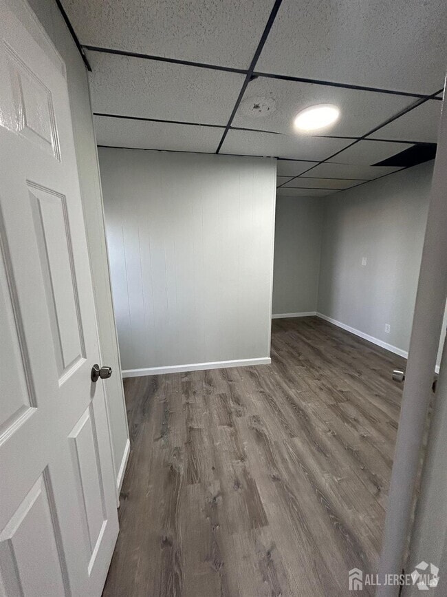 Building Photo - 28 S Plainfield Ave
