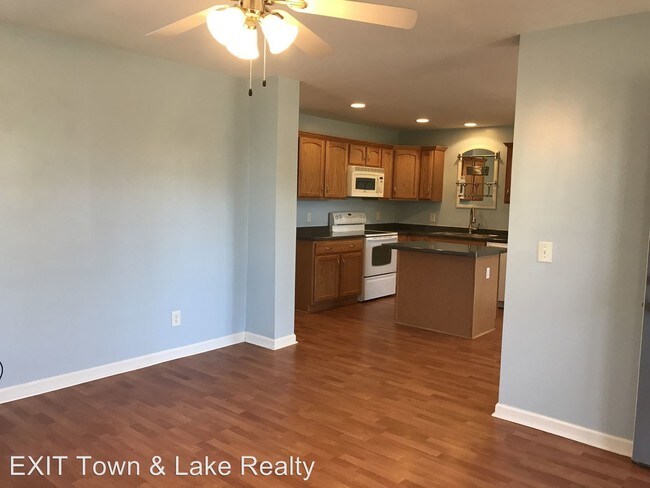 Foto del edificio - 3 br, 2 bath House - 74 Kingswood St.